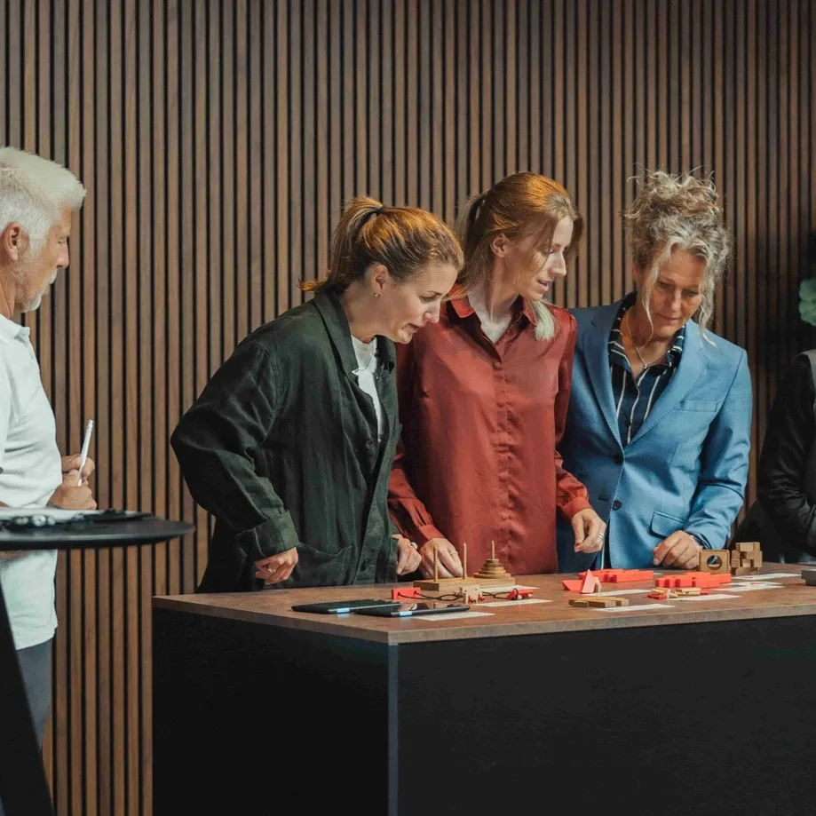 Konferensaktivitet på Höllviksnäs med kreativ problemlösning i grupp