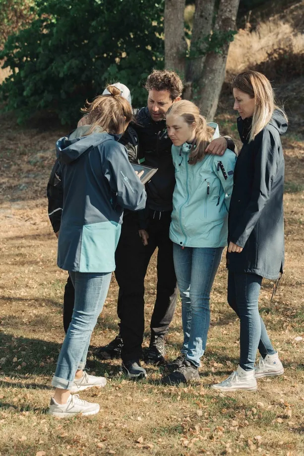 Konferensaktivitet utomhus på Höllviksnäs med gruppövning i grön miljö