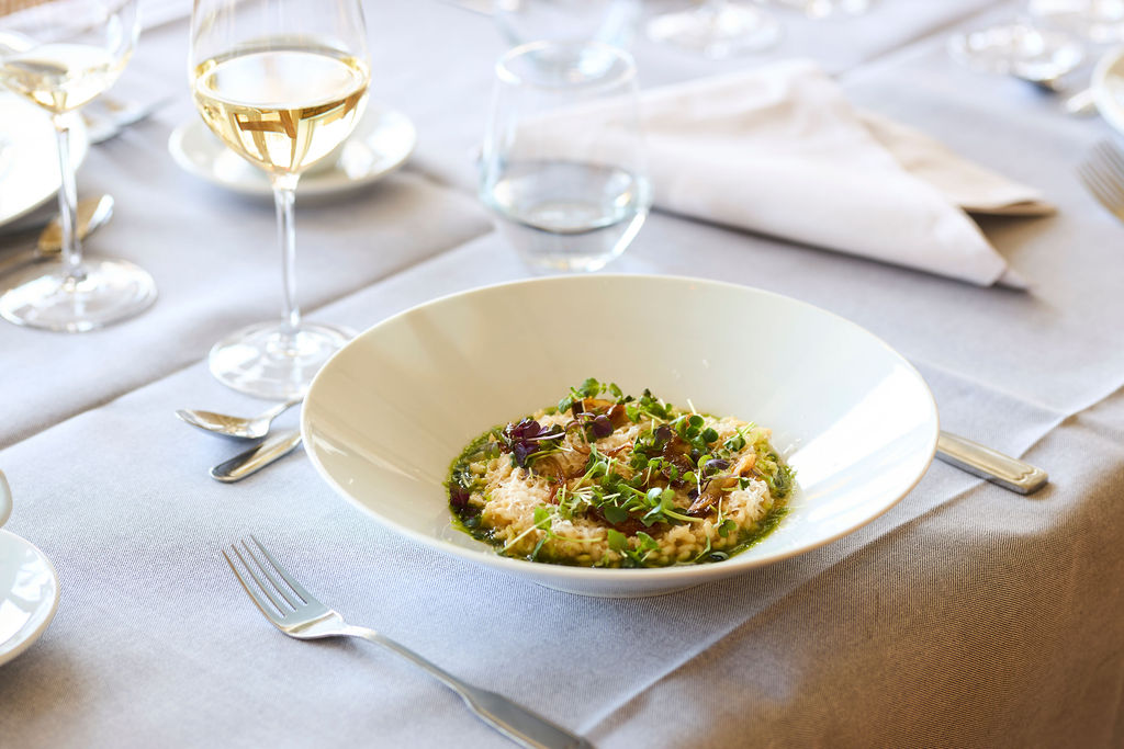 Risotto med örter serverad i restaurangen på Höllviksnäs